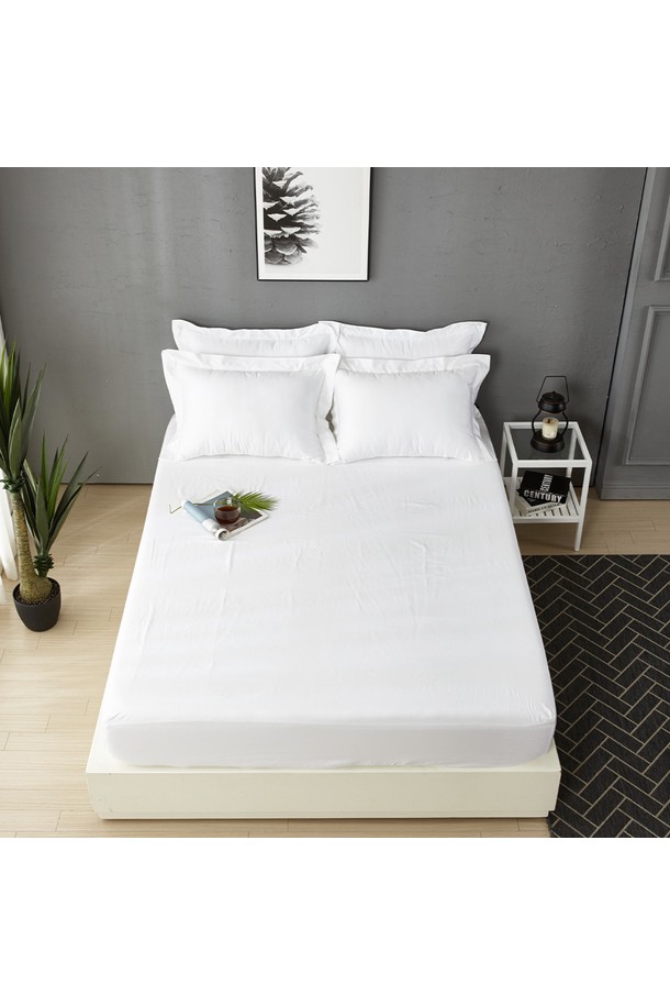 구스온 코지 사계절 구스 호텔 이불 캐드미오차콜 6종은 킹 사이즈 침대에 적합한, 모던하고 호텔식 스타일의 침구세트입니다. 부드러운 촉감의 구스다운 충전재를 사용하여 따뜻하고 포근한 잠자리를 제공하며, 사계절 내내 사용할 수 있습니다. 무지 및 라인 패턴의 차콜 컬러 디자인은 침실에 고급스러운 분위기를 더합니다. 이불, 베개 커버 등으로 구성된 풀 패키지로 웨딩, 혼수, 이사를 준비하는 분들에게 실용적인 선택이 될 것입니다.
