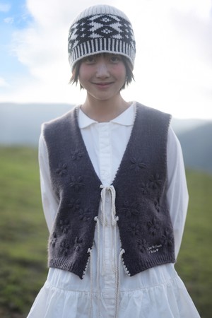 플라워 자수 니트 베스트 (Grey)-a