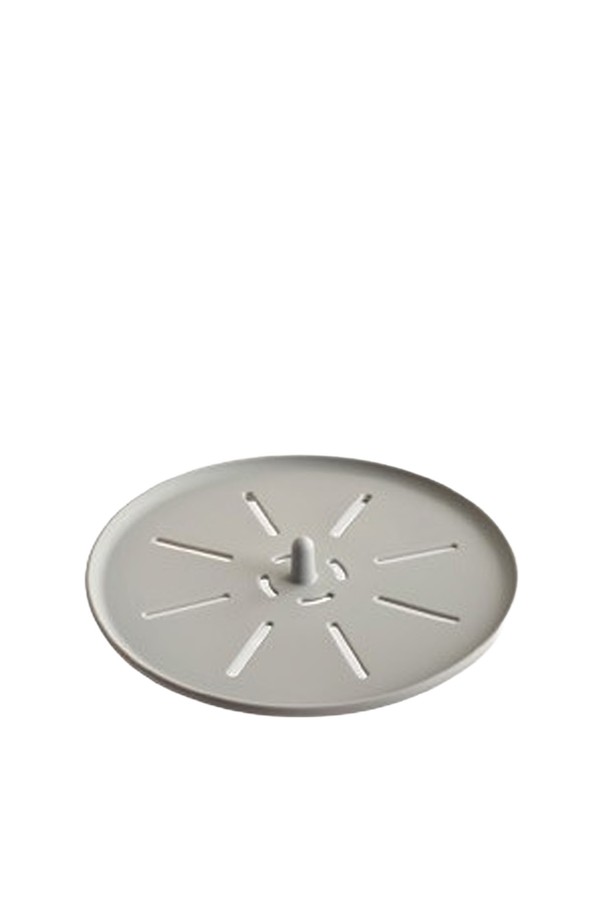 [실리팟] 납짝찜기 받침은 플래티넘 실리콘 소재로 제작되어 -50~250도의 넓은 온도 범위에서 사용 가능하며, 전자레인지, 식기세척기, 에어프라이어, 냉동고, 열소독까지 폭넓게 활용할 수 있습니다. 인체에 안전하고 환경호르몬 걱정 없는 제품으로, 165x30mm 크기에 90g 무게로 찜기 받침, 전자레인지 조리, 수분 분리 등 다양한 용도로 사용할 수 있습니다. 머스타드 크림, 그레이 두 가지 색상으로 제공되며, SGS 인증을 받아 위생적이고 내구성이 뛰어납니다.
