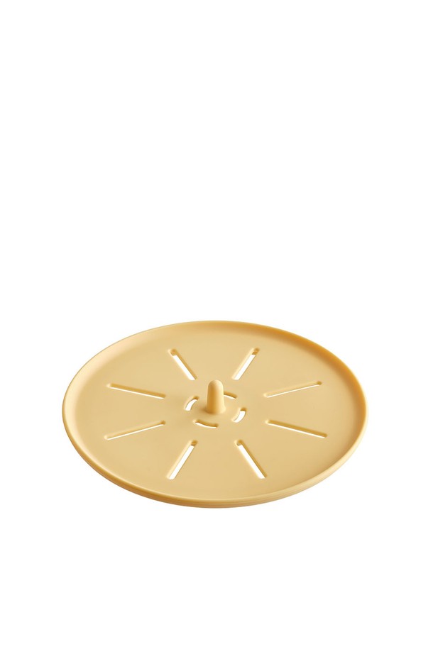 [실리팟] 납짝찜기 받침은 머스타드 크림과 그레이 두 가지 색상으로 제공되며, -50°C부터 250°C까지 견디는 프리미엄 백금 실리콘 소재로 제작되었습니다. 전자레인지, 냉동고, 식기세척기, 에어프라이어 사용이 가능하며, 열탕 소독까지 할 수 있어 위생적으로 사용할 수 있습니다. 90g의 가벼운 무게로 찜기 받침대, 전자레인지 조리, 유아용품 등 다용도로 활용 가능하며, 수분 분리 기능으로 더욱 쾌적한 조리를 돕습니다. 특히 5분 만에 전자레인지 조리가 가능하여 편리하며, 인체에 무해하고 환경호르몬이 검출되지 않아 안심하고 사용할 수 있습니다.
