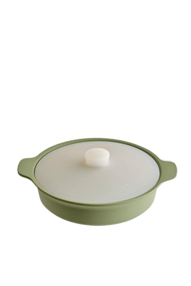 [실리팟] 납짝찜기 850ml는 프리미엄 레드, 머스타드, 페일 핑크, 소프트 라벤더, 세이지 그린, 그레이 등 다채로운 색상으로 출시되어 주방의 개성을 더합니다. 250°C 고온에도 안전한 실리콘 소재로 제작되어 전자레인지, 에어프라이어, 식기세척기, 냉동 보관까지 가능하며, 찜요리, 음식 재가열, 보관 등 다양한 용도로 활용할 수 있습니다. 특히 스팀홀과 분리형 찜기 받침대, 일체형 손잡이 디자인으로 편리함을 더했으며, 유해 물질 걱정 없이 안심하고 사용할 수 있는 실용적인 주방용품입니다.
