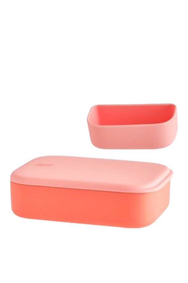 **[실리팟] 투 고 런치박스**는 -40°C에서 250°C까지 폭넓은 온도 범위를 견디는 실리콘 소재의 런치박스입니다. 코랄 핑크, 에코 그레이, 포레스트 그린, 아주어 퍼플 4가지 색상으로 제공되며, 전자레인지, 식기세척기, 에어프라이어, 냉동 보관이 가능하여 편리합니다. 모듈형 디자인과 분리형 칸막이, 소스 용기를 갖춰 실용성을 높였으며, 플래티넘 촉매 방식, 유해 물질 및 환경 호르몬 무첨가, SGS 안전 인증으로 안심하고 사용할 수 있는 내구성이 뛰어난 제품입니다.

