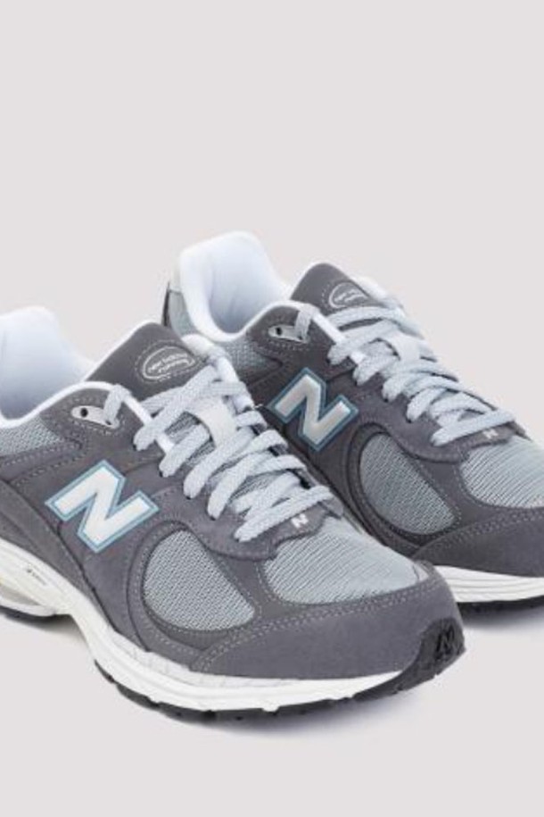 NEW BALANCE - 스니커즈 - 뉴발란스 남녀공용 스니커즈 M2002RFB