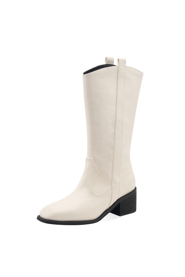 May 웨스턴 부츠 미들 부츠 5cm -RA8022는 여성 고객을 위한 웨스턴 부츠입니다. 라운드 토 디자인에 5.5cm 미들힐 굽으로 제작되어 편안함과 스타일을 동시에 잡았습니다. 가을, 겨울 시즌에 어울리는 이 부츠는 합성가죽과 마이크로파이버 소재로 제작되었으며, 화이트, 브라운, 블랙 3가지 색상으로 만나볼 수 있습니다. 데이트룩, 카페룩, 오피스룩 등 다양한 TPO에 매치하기 좋으며, 클래식, 미니멀, 시크 스타일을 연출하기에 적합합니다. 발볼이 넓은 경우 한 사이즈 크게 주문하는 것을 권장하며, 프리미엄 박스 패키징으로 제공되는 수제작 제품입니다.
