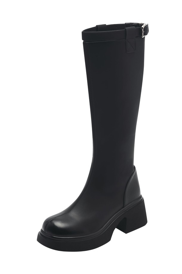 Coline Minimal (콜린 미니멀) 플랫폼 롱부츠 5.5cm -UA9063 (2color)는 미니멀하고 시크한 스타일을 추구하는 여성들을 위한 롱부츠입니다. 비건 가죽과 합성가죽 소재로 제작되어 부드러운 착용감을 선사하며, 라운드 토우 디자인과 무지 패턴으로 어떤 스타일에도 잘 어울립니다. 5.5cm 플랫폼 굽과 ZE-RUN Solite™ 기술, 라텍스 쿠션 인솔 적용으로 편안한 착화감을 제공하며, 백지퍼 클로징으로 신고 벗기 편리합니다. 블랙과 다크브라운 두 가지 컬러로 출시되어 출근룩, 모임룩, 데이트룩 등 다양한 TPO에 활용 가능합니다. 스트랩 디테일이 돋보이는 탑라인이 특징이며, 일반 발볼에 맞춰 제작되었습니다.
