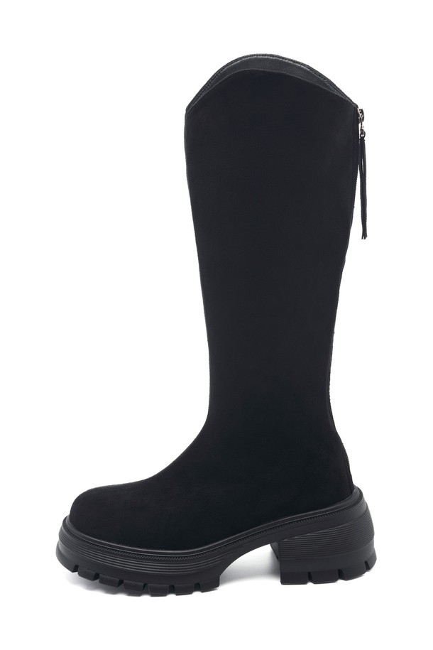 **Slouchy Flatform Long Boot -UA9054 (3color)**

세련된 슬러치 디자인의 여성 롱부츠입니다. 라운드 토우 디자인과 합성가죽 소재로 제작되었으며, 가을과 겨울에 따뜻하게 착용하기 좋습니다. 블랙, 브라운, 그레이 3가지 색상으로 출시되어 다양한 스타일 연출이 가능합니다. 중간굽 높이의 플랫폼솔로 편안함과 스타일리시함을 동시에 잡았습니다. 출근룩, 모임룩, 캐주얼, 클래식, 미니멀 등 다양한 TPO와 스타일에 매치하여 활용해보세요.
