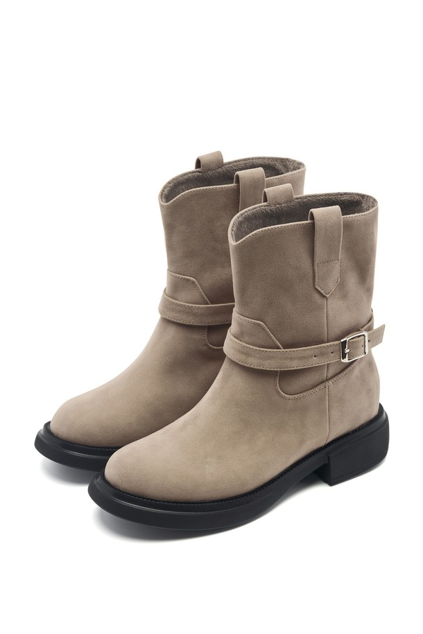 Carrow Half 바이커 미들 부츠 4cm -UA9065 (3color)는 여성용 바이커 부츠입니다. 라운드 토우 디자인에 4cm 로우힐 굽으로 편안함을 더했습니다. 비건 가죽 및 합성가죽 소재를 사용하여 제작되었으며, 카멜, 베이지, 블랙 3가지 색상으로 출시되었습니다. 튜브형 디자인과 라텍스 쿠션 인솔, 경량 우레탄 폼 아웃솔로 편안한 착용감을 선사하며, 토캡 보호 디자인으로 내구성을 높였습니다. 가을, 겨울 시즌의 출근룩, 모임룩, 클래식, 미니멀, 캐주얼 스타일 모두에 잘 어울립니다.
