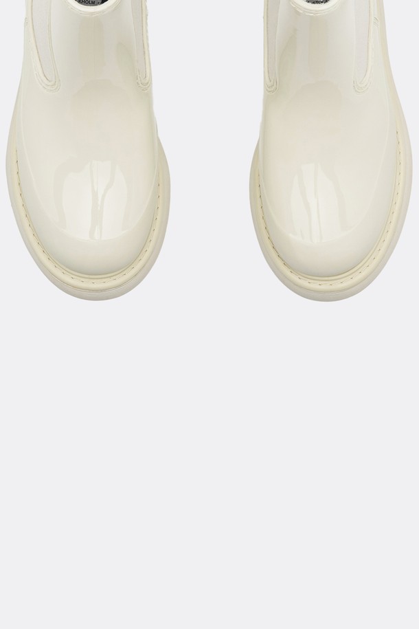 라곰(LAGOM) 첼시 레인부츠 5CM -NSW201은 여성용 레인부츠로, 다양한 스타일을 소화할 수 있는 6가지 컬러(블랙, 아이보리, 베이지, 카키, 브라운, 그레이)로 출시되었습니다. 라운드 앞코에 청키힐 굽(5cm)으로 디자인되어, 궂은 날씨에도 안정적인 착화감을 제공하며, 일상 및 여행 시 출근룩, 여행룩에 매치하기 좋습니다. 무지 패턴의 슬립온 스타일로, 미니멀, 클래식, 캐주얼 룩에 모두 잘 어울립니다. 방수 기능을 갖춘 고무 소재로 제작되어 사계절 내내 활용 가능합니다.
