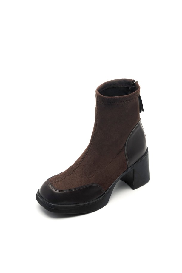 Coline(콜린) Layered(레이어드) 스웨이드 플랫폼 앵클 부츠 7.5cm -VA9037는 가을, 겨울 시즌 여성의 발을 따뜻하게 감싸줄 앵클 부츠입니다. 부드러운 스웨이드와 인조가죽, 네오프렌, 고무 소재를 사용하여 제작되었으며, 브라운과 블랙 두 가지 색상으로 만나볼 수 있습니다. 7.5cm 플랫폼 굽과 스퀘어 토 디자인이 세련된 실루엣을 연출하며, 레이어드 및 투톤 디테일로 포인트를 더했습니다. 시크하고 미니멀한 스타일을 즐기는 분들께 출근룩, 모임룩, 데이트룩에 모두 잘 어울리는 아이템입니다. 안감은 네오프렌 소재로 제작되었으며, 지퍼 여밈으로 편안하게 착용할 수 있습니다.
