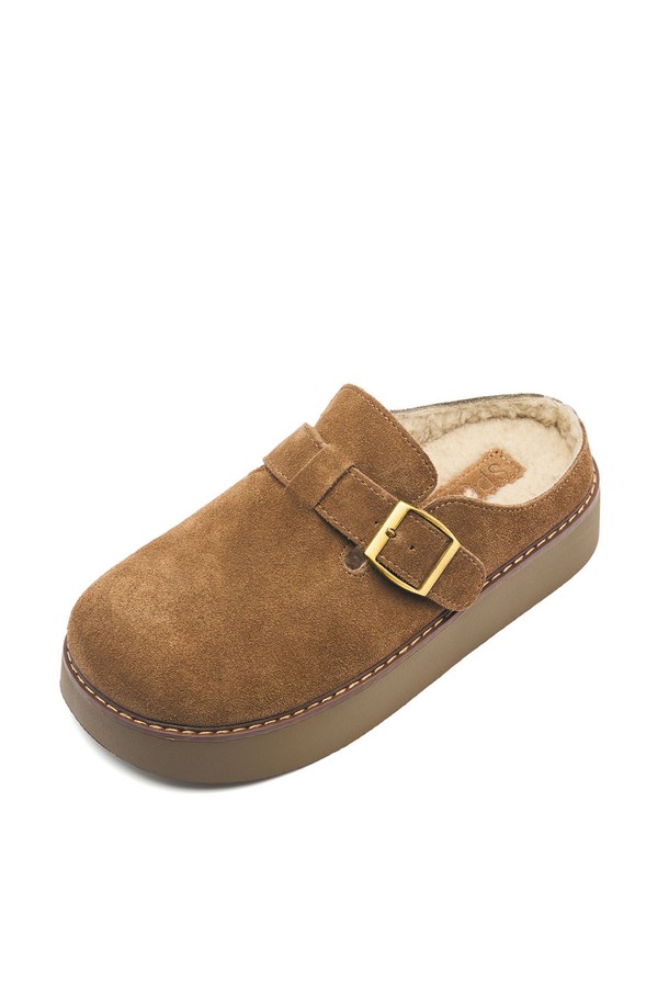 Bleubon(블루본) 소가죽 스웨이드 슬리퍼 UA9083CA는 부드러운 소가죽 스웨이드 소재로 제작되어 가을, 겨울철 따뜻함과 세련된 스타일을 동시에 선사합니다. 3.5cm 로우힐 굽과 라운드 토 디자인은 편안한 착용감을 제공하며, 퍼 안감과 5mm 라텍스 쿠션 인솔로 보온성과 쿠셔닝을 더했습니다. 핸드메이드 제작과 스티치 웰트 디테일이 돋보이며, 카키 그레이, 카멜, 카카오 3가지 색상으로 출시되어 출근룩, 모임룩 등 다양한 TPO에 활용 가능합니다. 유연한 TR 몰드 아웃솔과 경량 디자인으로 편안한 착용감을 제공하며, 클래식, 미니멀, 캐주얼 스타일 모두 소화 가능한 데일리 슬리퍼입니다.
