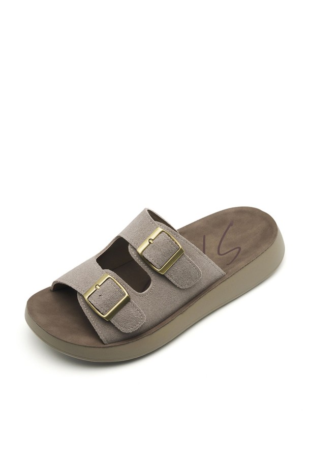 Real Leather Natural Desert 샌들 3cm -VS9047 (2color)는 천연 카우하이드 스웨이드와 소가죽을 사용하여 부드러운 착화감을 제공하며, 라운드 토우 디자인으로 여성스러운 실루엣을 연출합니다. Sand Beige와 Mocha 컬러로 출시되어 다양한 스타일에 매치하기 좋으며, 3cm 로우힐 굽과 ZE-RUN Solight 아웃솔, 라텍스 중창의 조합으로 편안한 착용감과 충격 흡수 기능을 갖췄습니다. 버클 여밈 방식과 핸드메이드 제작으로 섬세함을 더한 데일리 샌들입니다.
