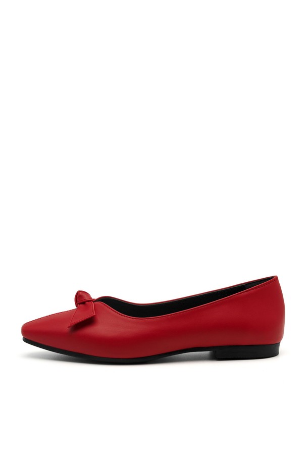 베로니카 오리가미 보우 플랫 플랫슈즈 1.5cm -VS8066 (5color)는 여성용 플랫슈즈입니다. 데이트룩, 카페룩, 쇼핑룩에 어울리며 클래식, 미니멀, 캐주얼 스타일을 연출하기 좋습니다. 굽 높이는 1.5cm이며, 앞코는 스퀘어 형태로 제작되었습니다. 무지 패턴의 레드 색상으로 제작되었으며, 합성가죽 소재와 리본 장식이 특징입니다. 오픈형 디자인으로 편안하게 착용할 수 있습니다.
