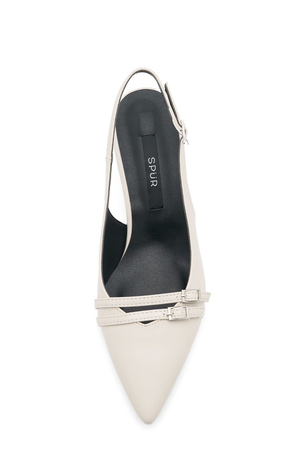 Voil의 스퀘어 포인트 슬링백 펌프스는 비건/합성 가죽 소재로 제작되었으며, 6cm의 미들힐과 유연한 착화감을 제공하는 FLEXIBLE 몰드창을 사용하여 편안한 일상 착용이 가능합니다. 아이보리와 블랙 두 가지 색상으로 제공되며, 무지 패턴과 슬링백 디자인이 특징입니다. 수작업으로 제작된 프리미엄 핸드메이드 슬링백 펌프스로, 봄, 여름 시즌에 잘 어울립니다.
