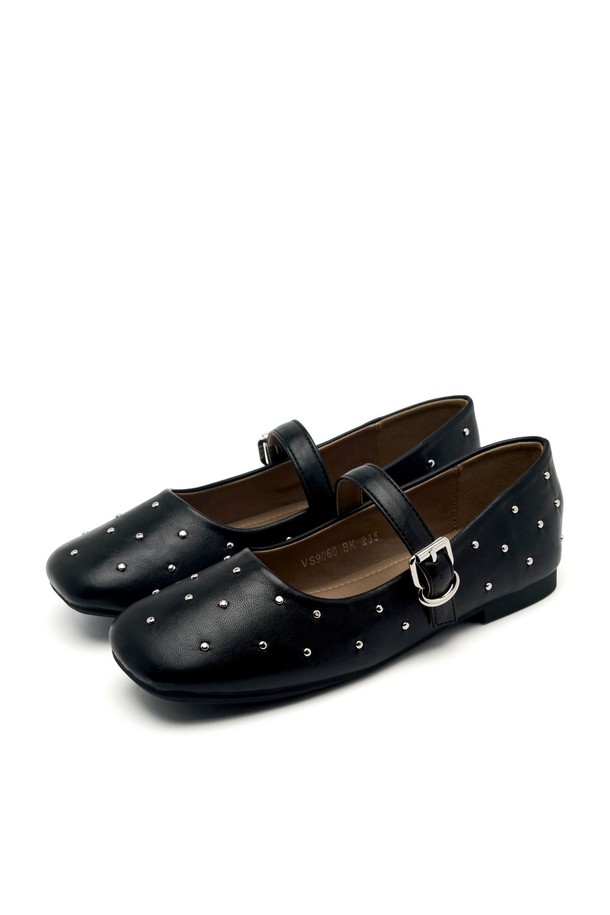 크림프 버클 메리제인 플랫 플랫슈즈 1cm - VS9060 (2color)는 여성용 메리제인 플랫 슈즈입니다. 스퀘어 토 디자인에 블랙, 아이보리 2가지 색상으로 출시되었습니다. 1cm 플랫 굽에 인조가죽 및 합성가죽 소재로 제작되었으며, 버클 여밈과 무지 패턴이 특징입니다. 캐주얼, 클래식, 미니멀 스타일의 데이트룩, 카페룩, 쇼핑룩에 잘 어울립니다. 쿠션 미드솔, 유연한 밑창, 경량, 핸드메이드 디테일이 돋보입니다.
