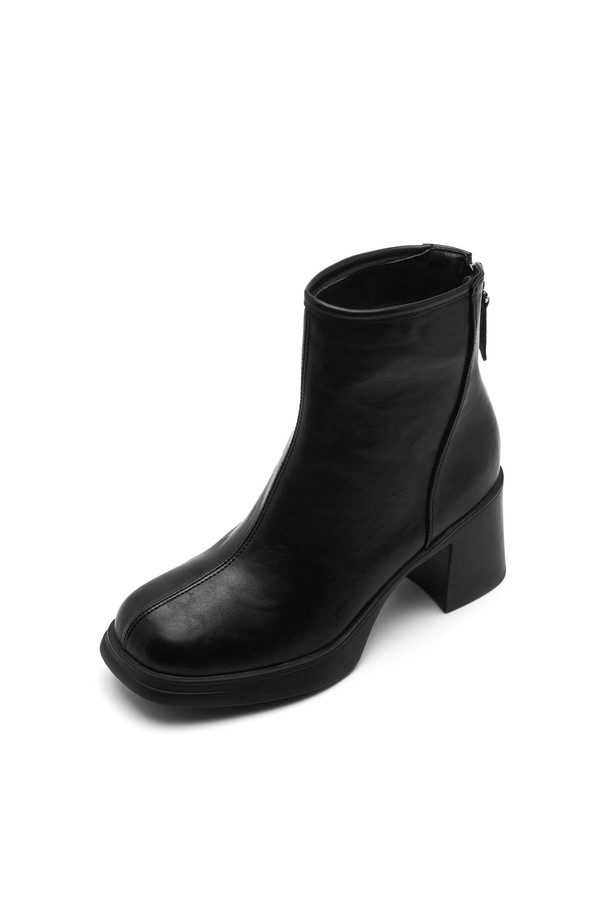 Valen(발렌) 스퀘어 토 앵클 부츠 VA9010은 여성 고객을 위한 신발입니다. 브라운과 블랙 2가지 색상으로 출시되었으며, 가을과 겨울에 착용하기 좋습니다. 7.5cm 굽 높이에 청키힐 디자인으로 안정감을 더했으며, 스퀘어 토와 백지퍼 디테일로 심플하면서도 시크한 매력을 선사합니다. 합성가죽과 스웨이드 소재를 사용하여 고급스러운 느낌을 주며, 안감 또한 스웨이드로 마감하여 부드러운 착용감을 제공합니다. 출근룩, 모임룩, 데이트룩 등 다양한 TPO에 클래식, 미니멀, 시크한 스타일을 연출하기 좋은 아이템입니다.
