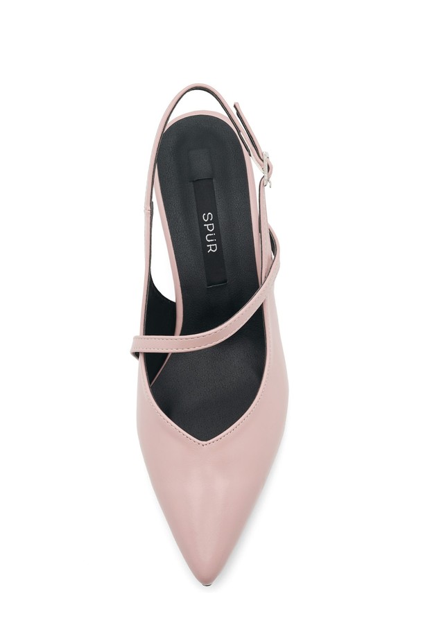 여성용 Voil 포인트 토 슬링백 펌프스 VS8019는 6cm 미들힐과 슬림한 뒷부분 디자인이 돋보이며, 아이보리, 뮤트 핑크, 블랙 3가지 색상으로 제공됩니다. 다이아고날 스트랩 디테일과 조절 가능한 패딩 스트랩, 인스텝 부분 밴딩으로 편안한 착화감을 선사하며, 봄, 여름 시즌 일상에서 활용하기 좋습니다. 비건 가죽과 합성 가죽 소재, 플렉서블 몰드 인솔을 사용하여 경량성과 유연성을 더했으며, V라인 탑라인과 무지 패턴이 특징입니다.
