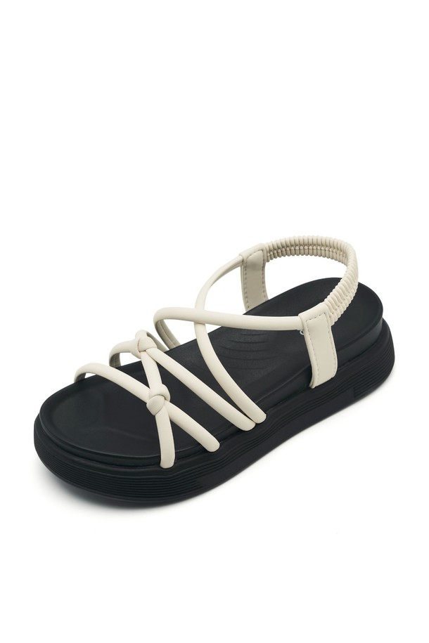 [인플루언서 PICK]Goya Multi Strape Comfort 샌들 VS9017은 여름철, 일상에서 편안하게 착용하기 좋은 여성 샌들입니다. 발을 감싸는 멀티 스트랩 디자인과 5cm 통굽으로 안정적인 착용감을 제공하며, 오픈토 스타일로 시원함을 더했습니다. 화이트, 블랙 두 가지 색상으로 출시되었으며, 합성가죽 소재로 제작되었습니다.
