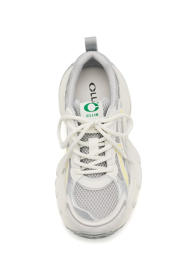 STARDUST 스니커즈 -CL0704 (2color)는 여성들을 위한 캐주얼, 스포티, 미니멀 스타일의 운동화입니다. 일상 및 산책룩에 적합하며, 화이트와 블랙 두 가지 색상으로 출시되었습니다. 메쉬, 합성가죽, 폴리우레탄, 고무 등 다양한 소재를 사용하여 제작되었으며, 6cm 통굽으로 편안한 착용감을 제공합니다. 멀티컬러 패턴과 끈으로 여미는 디자인이 특징이며, 재귀반사 기능으로 안전성을 더했습니다. 메쉬 안감으로 통기성을 높여 쾌적함을 유지해 줍니다.
