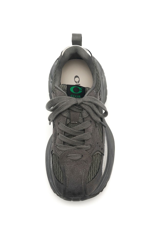 GLOWWIN SNEAKERS -CL0703 (2color)는 여성용 스니커즈로, 일상생활에서 폭넓게 활용할 수 있습니다. 봄, 여름, 가을, 겨울 사계절 모두 착용 가능하며, 무지 디자인에 끈으로 여미는 스타일입니다. 플랫 굽으로 편안함을 제공하며, 출근룩이나 산책룩에 캐주얼, 미니멀, 클래식 스타일을 더해줍니다. 다양한 스타일에 매치하여 개성 있는 연출을 완성해보세요.
