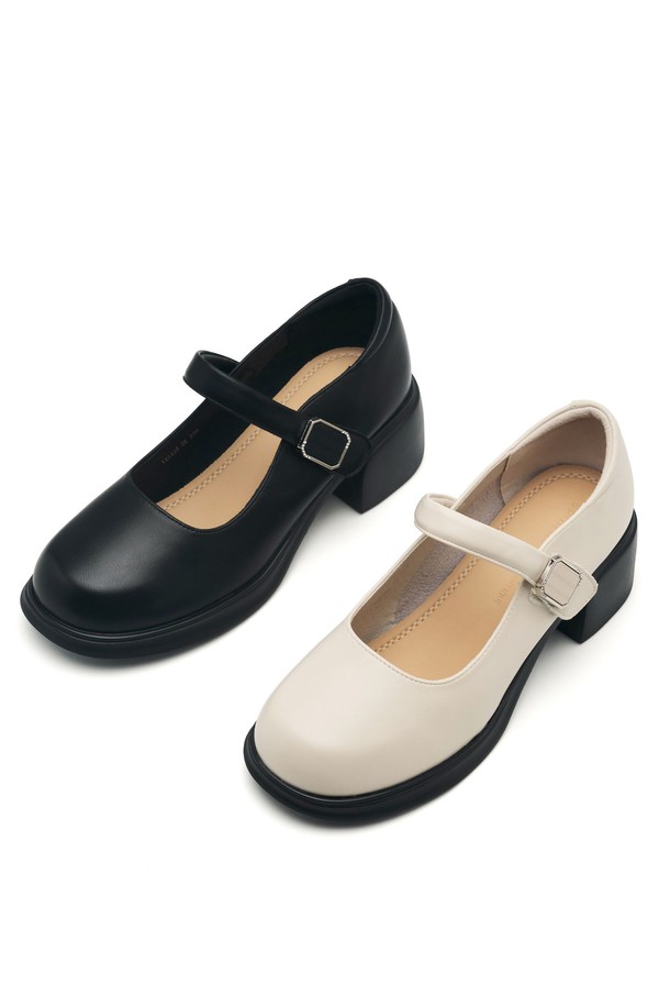 Odd 메리제인 펌프스 5.5cm -VA9032 (2color)는 여성 고객을 위한 신발입니다. 라운드 토 디자인에 5.5cm 미들힐 굽으로 제작되어 편안한 착화감을 제공합니다. 메리제인 스트랩 디자인이 특징이며, 봄, 여름, 가을 계절에 어울리는 아이템입니다. 데이트룩, 카페룩, 모임룩 등 다양한 TPO에 클래식, 미니멀, 걸리시 스타일로 연출하기 좋습니다. 2가지 색상으로 출시되어 폭넓은 선택이 가능합니다.
