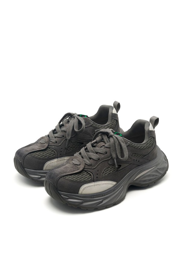 GLOWWIN SNEAKERS -CL0703 (2color)는 여성용 스니커즈로, 일상생활에서 폭넓게 활용할 수 있습니다. 봄, 여름, 가을, 겨울 사계절 모두 착용 가능하며, 무지 디자인에 끈으로 여미는 스타일입니다. 플랫 굽으로 편안함을 제공하며, 출근룩이나 산책룩에 캐주얼, 미니멀, 클래식 스타일을 더해줍니다. 다양한 스타일에 매치하여 개성 있는 연출을 완성해보세요.
