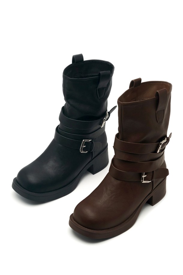 Roux(루) 벨티드 워커 부츠 6CM -VA9054는 여성용 워커 부츠입니다. 라운드 토우 디자인에 6cm의 통굽으로 제작되었으며, 가을, 겨울 시즌에 착용하기 좋습니다. 블랙과 브라운 두 가지 색상으로 출시되었으며, 버클과 지퍼로 간편하게 여밀 수 있습니다. 미드컷 탑라인과 벨트 디테일이 특징이며, 데일리룩, 출근룩, 모임룩 등 다양한 TPO에 클래식, 미니멀, 시크한 스타일을 연출할 수 있습니다. 합성가죽 소재로 제작되었습니다.
