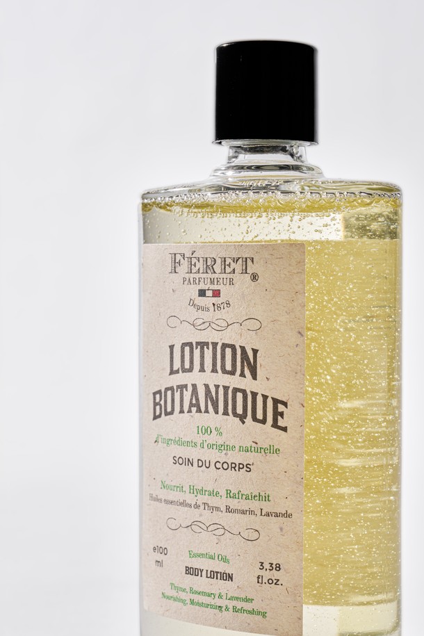 [페레파퓨머] 헤리티지 기프트 세트 - 프렌치 바디케어 클래식 3종은 일상에서 사용할 수 있는 보습 기능의 바디케어 3종 세트입니다. 프렌치 클래식 디자인으로, 소중한 분들께 선물하기 좋은 기프트 세트입니다.
