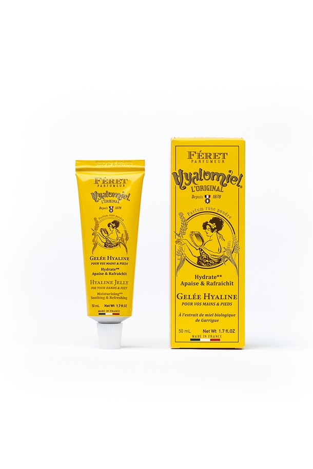 [페레파퓨머] 핸드백 에센셜 듀오 (르밤 15ml+더마 겔 50ml)는 듀오 세트로 구성된 핸드케어 제품입니다. 옐로우 색상의 르밤과 더마 겔이 포함되어 있으며, 각각 15ml와 50ml 용량으로 제공됩니다. 르밤은 보습 기능을, 더마 겔은 핸드케어를 돕는 제품입니다. 휴대하기 좋은 사이즈로 언제 어디서든 간편하게 손 피부를 관리할 수 있습니다. 
