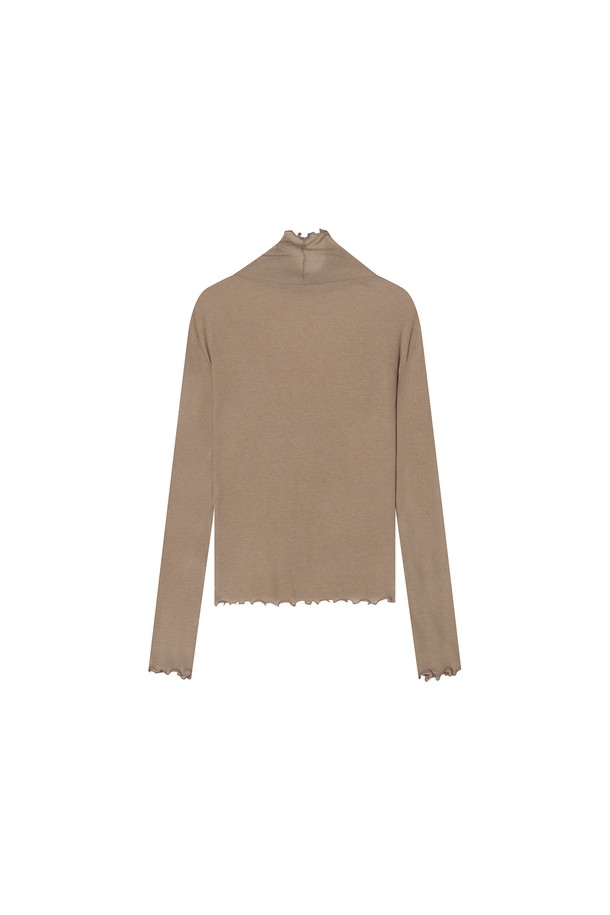 베이직하고 미니멀한 무드의 여성용 "프림" 터틀넥 티셔츠입니다. 가을, 겨울 시즌에 어울리는 슬림핏 크롭 기장의 긴 소매 티셔츠로, 부드러운 면 소재로 제작되어 편안한 착용감을 선사합니다. 베이지 컬러의 무지 디자인에 프릴 디테일로 포인트를 더했으며, 출근룩과 모임룩, 미니멀, 클래식, 캐주얼 스타일 모두 소화 가능합니다. 얇은 두께감으로 간절기부터 겨울까지 레이어드하여 다양한 스타일을 연출할 수 있습니다.
