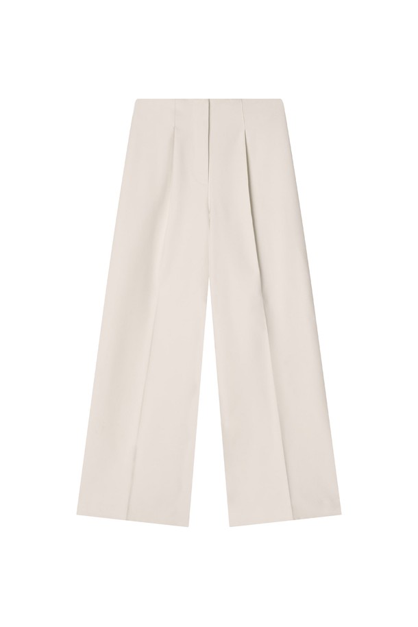 피트 울 슬랙스 (아이보리)는 여성용 슬랙스로, 겨울철 따뜻하게 착용할 수 있는 두꺼운 두께감의 와이드핏 긴바지입니다. 부드러운 촉감의 폴리에스테르 소재에 기모 안감을 더해 포근함을 선사하며, 하이웨스트 디자인과 앞주름 디테일이 다리 라인을 보정해 줍니다. 뒷밴딩과 버클 장식으로 편안함과 스타일을 동시에 잡았으며, 클래식, 미니멀, 시크한 스타일을 연출하기에 좋습니다. 겨울 데일리룩, 오피스룩, 모임룩 등 다양한 TPO에 활용할 수 있는 활용도 높은 아이템입니다.
