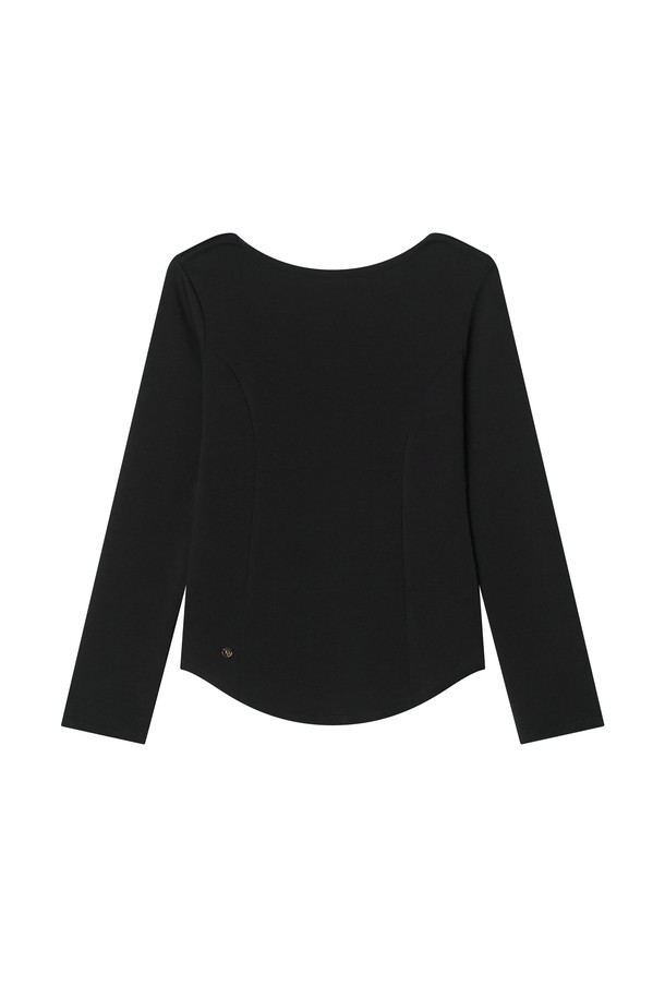 **바토 보트 넥 티셔츠 _ 블랙**

부드러운 촉감의 코튼 플리스 원단으로 제작된 바토 보트 넥 티셔츠입니다. 레귤러핏으로, 가을, 겨울 시즌 데일리룩에 적합합니다. 블랙, 화이트, 베이지 세 가지 색상으로 출시되었으며, 긴 소매와 두꺼운 두께감으로 따뜻함을 선사합니다. 보트넥 디자인으로 목선과 허리 라인을 더욱 돋보이게 하며, 미니멀, 클래식, 캐주얼 등 다양한 스타일 연출이 가능합니다. 면, 폴리에스테르, 스판덱스 혼방 소재로 제작되어 신축성 있는 착용감을 제공합니다.
