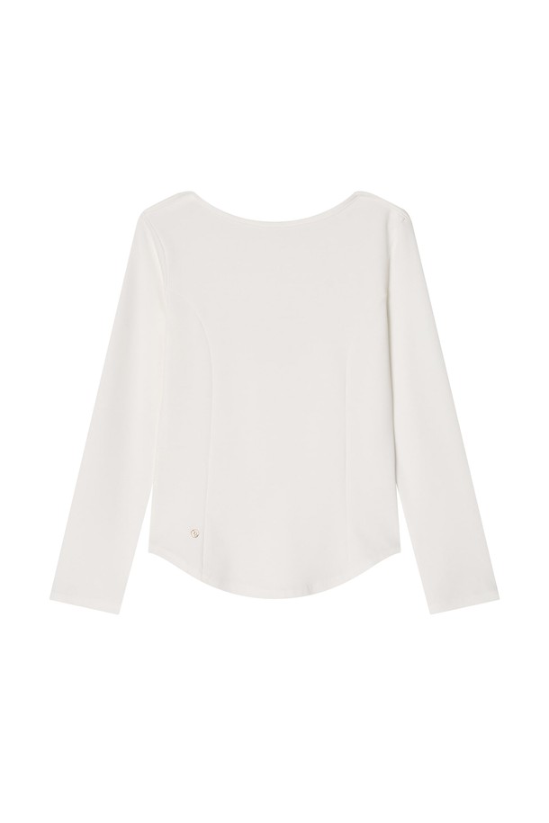 바토 보트넥 티셔츠 - White는 미니멀하고 베이직한 스타일의 여성 티셔츠입니다. 부드러운 촉감의 면, 폴리에스테르, 스판덱스 혼방 소재로 제작되어 사계절 내내 착용 가능하며, 얇은 두께감으로 편안함을 더했습니다. 보트넥 디자인과 레귤러핏으로 세련된 실루엣을 연출하며, 신축성 있는 소재와 대각선 절개 라인이 특징입니다. 데이트룩이나 카페룩에 잘 어울리며, 깔끔한 마감 처리로 완성도를 높였습니다. 긴 소매 기장의 플리츠 패턴 티셔츠로, 다양한 스타일에 활용하기 좋습니다.
