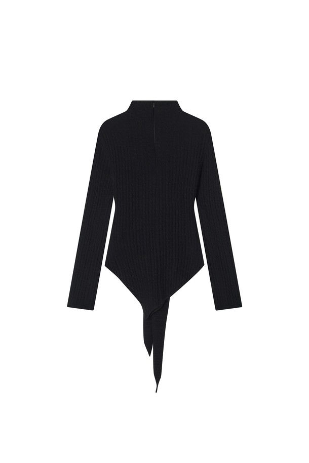 아로 라운지 니트 _ 블랙은 미니멀하고 베이직한 스타일의 여성용 니트/스웨터입니다. 가을과 겨울에 어울리는 두꺼운 두께감의 터틀넥으로, 부드러운 촉감과 골지 무늬가 특징입니다. 레귤러핏으로 편안하게 착용 가능하며, 긴 소매 기장으로 따뜻함을 더합니다. 집콕룩으로 활용하기 좋으며, 일상복으로도 손색없는 아이템입니다.
