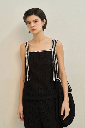 Cyndi Lace Sleeveless Blouse _ Black