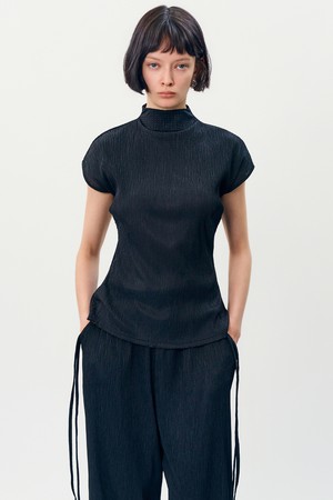 masi pleats sleeveless blouse _ Black
