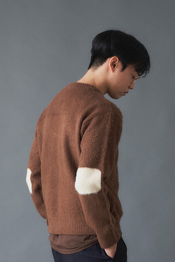 Amfeast - 스웨터 - BROWN-CREAM ELBOW PATCHED SWEATER