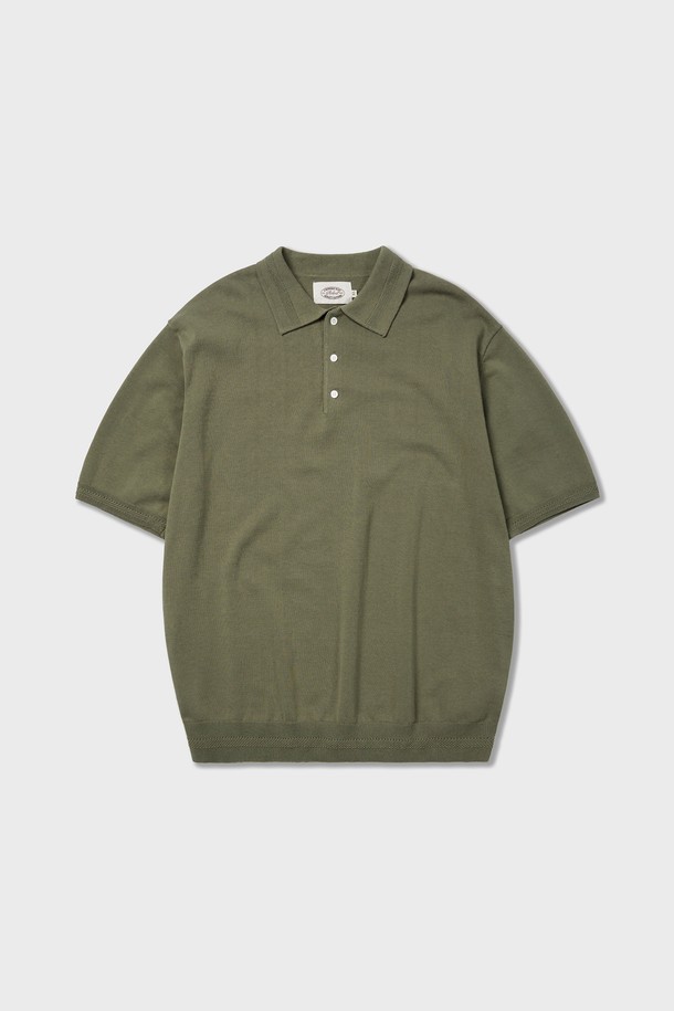 헤비 트위스트 면 강연사를 사용하여 통기성이 뛰어나고 시원한 착용감을 자랑하는 Essential Polo Half Knit Olive입니다. 12게이지 2합으로 제작되어 탄탄한 조직감을 느낄 수 있으며, 베이직한 디자인과 루즈핏으로 편안한 캐주얼 스타일을 연출합니다. 어니스트 헤밍웨이의 '노인과 바다'에서 영감을 받은 올리브, 그레이, 오트밀, 브라운, 네이비, 화이트, 오렌지 등 다채로운 색상으로 만나보세요.
