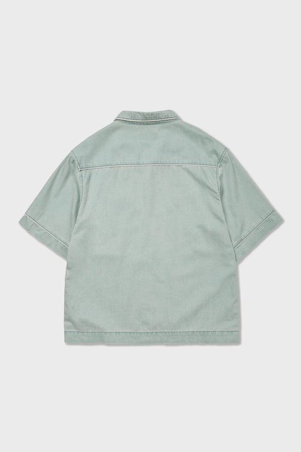 Jane 데님 파자마 셔츠는 라이트 블루, 인디고, 미드 블루 3가지 색상으로 출시된 공용 상의입니다. 7온스 경량 데님 소재에 루즈핏으로 편안한 착용감을 선사하며, 자연스러운 에이징과 배색 파이핑 디테일이 돋보입니다. 오픈 칼라, 반소매 디자인으로 사계절 내내 캐주얼하게 즐겨 입을 수 있습니다.
