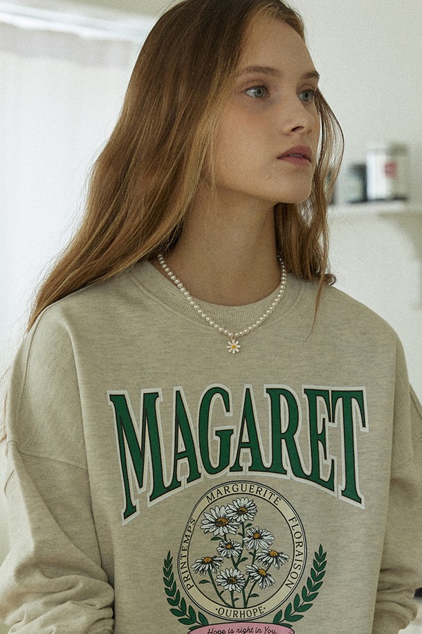 Daisy Pearl Necklace - Gold는 우아하고 클래식한 스타일을 연출하는 여성용 목걸이입니다. 골드 컬러의 목걸이는 아크릴, 스틸, 브라스 소재로 제작되었으며, 데이지 펜던트와 진주 장식이 돋보입니다. 목걸이 길이는 조절 가능하며 버클 잠금 장치로 편리하게 착용할 수 있습니다. 일상에서 로맨틱하고 미니멀한 무드를 더해주는 아이템입니다. 도금 제품으로 변색될 수 있으며, 약한 힘에도 체인이 손상될 수 있으니 주의하여 관리해 주세요.
