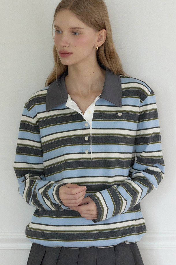 소르베 스트라이프 피케 슬리브 티셔츠 - 그레이는 여성용 상의 티셔츠입니다. 캐주얼, 베이직 스타일의 레귤러핏 티셔츠로, 봄/가을 계절에 적합합니다. 부드러운 면 소재에 스트라이프 패턴이 돋보이며, 카라넥과 긴 소매, 버튼 디테일의 피케 원단으로 제작되었습니다. 그레이, 블루, 화이트 3가지 색상으로 만나볼 수 있습니다.
