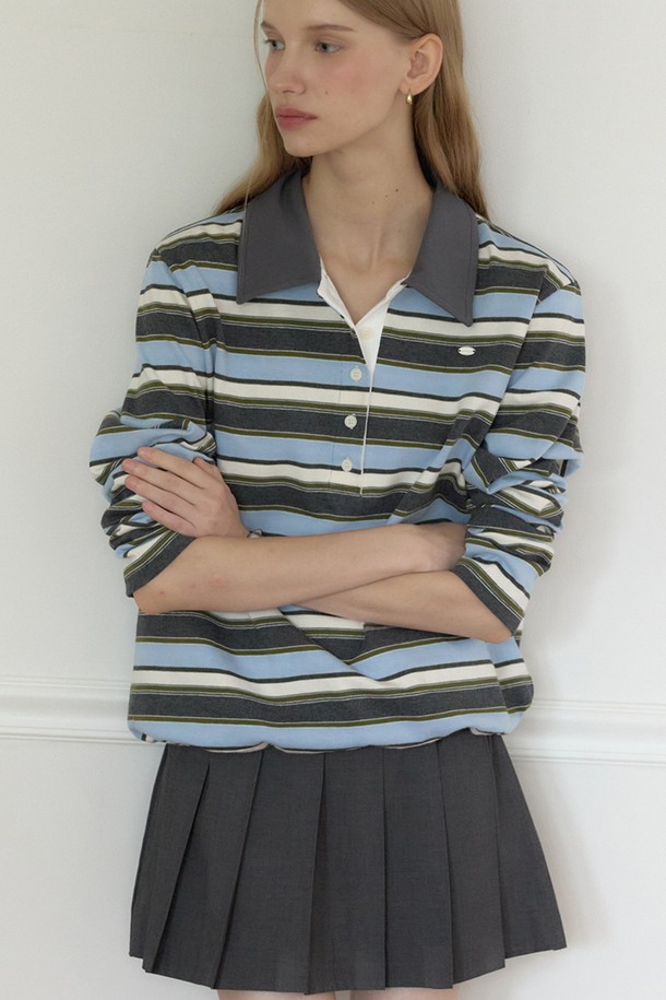 소르베 스트라이프 피케 슬리브 티셔츠 - 그레이는 여성용 상의 티셔츠입니다. 캐주얼, 베이직 스타일의 레귤러핏 티셔츠로, 봄/가을 계절에 적합합니다. 부드러운 면 소재에 스트라이프 패턴이 돋보이며, 카라넥과 긴 소매, 버튼 디테일의 피케 원단으로 제작되었습니다. 그레이, 블루, 화이트 3가지 색상으로 만나볼 수 있습니다.
