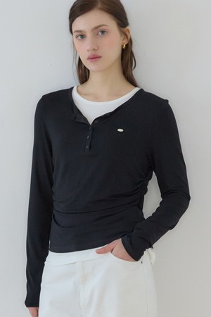 소프트 레이어드 버튼 넥 티셔츠 - Black