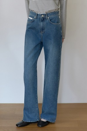 시그니처 세미 와이드 핏 데님 - Medium Blue