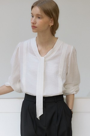 텐셀 스카프 타이 핀턱 블라우스 - Ivory