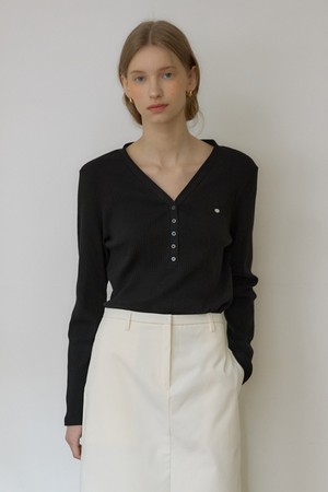 로고 브이넥 버튼 슬리브 티셔츠 - Black