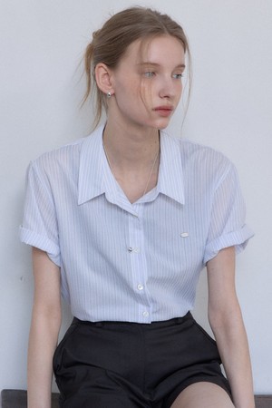 시어서커 스트라이프 네크라인 셔츠 - Sky Blue