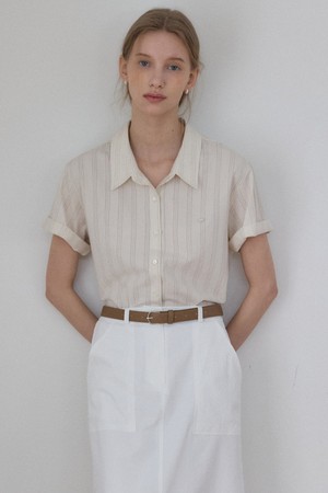 시어서커 스트라이프 네크라인 셔츠 - Beige