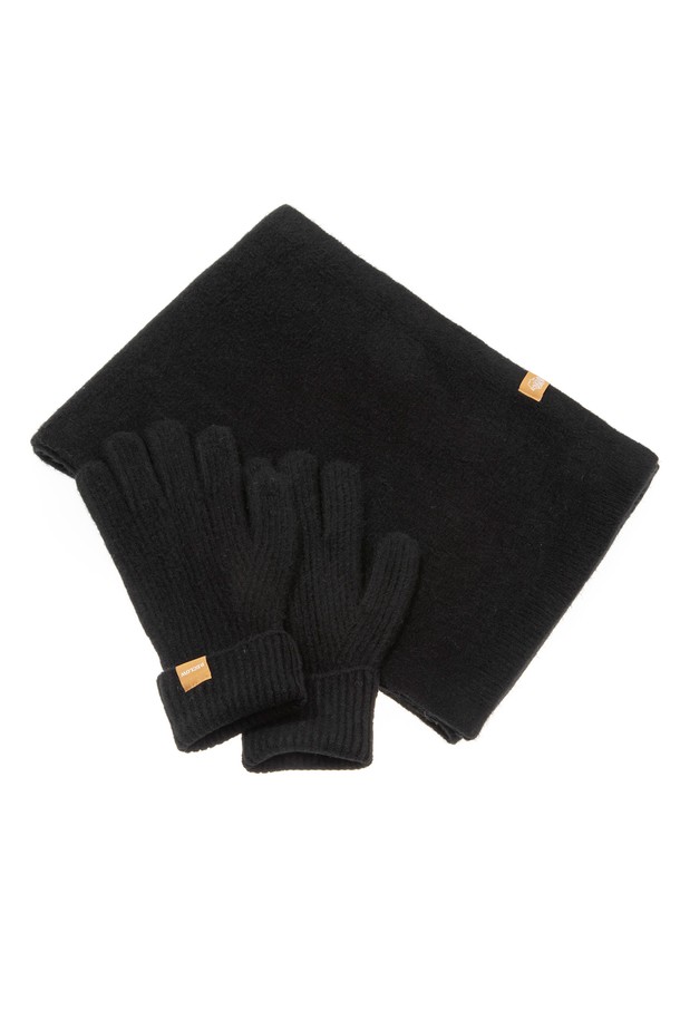 부드러운 니트 소재와 울 혼방으로 제작되어 포근함을 선사하는 니트 장갑 머플러 세트입니다. 겨울철 추위를 효과적으로 막아주는 방한 용도로, 일상생활에서 따뜻하게 착용할 수 있습니다. 베이직하고 캐주얼한 스타일로 어떤 옷에도 잘 어울리며, 블랙, 그레이, 아이보리, 베이지, 브라운, 레드, 핑크, 퍼플 등 8가지 다채로운 컬러로 제공됩니다. 두꺼운 두께감으로 보온성을 높였으며, 부드러운 촉감으로 편안하게 착용 가능합니다. 세트 구성으로 실용성을 더했습니다.
