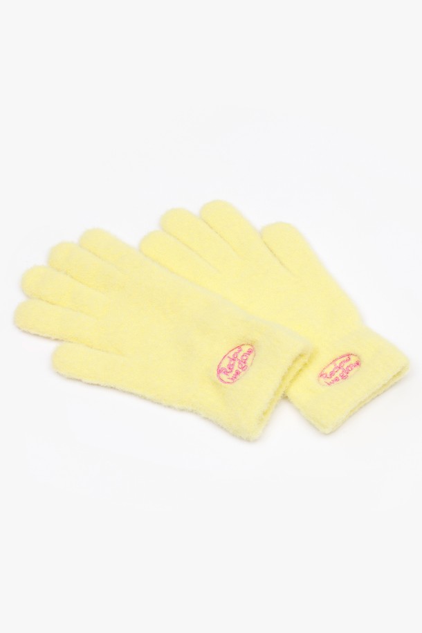 플러피 로고 장갑 옐로우는 부드러운 니트 소재로 제작되어 겨울철 보온에 효과적인 여성용 장갑입니다. 옐로우 컬러에 플러피 텍스처가 더해져 포근한 느낌을 주며, 로고 디자인으로 포인트를 더했습니다. 캐주얼, 클래식, 미니멀 스타일 모두 잘 어울리며, 일상에서 따뜻하고 스타일리시하게 착용할 수 있습니다. 두꺼운 두께로 제작되어 추운 날씨에도 따뜻함을 유지해줍니다.
