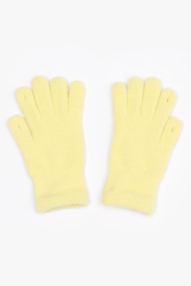 플러피 로고 장갑 옐로우는 부드러운 니트 소재로 제작되어 겨울철 보온에 효과적인 여성용 장갑입니다. 옐로우 컬러에 플러피 텍스처가 더해져 포근한 느낌을 주며, 로고 디자인으로 포인트를 더했습니다. 캐주얼, 클래식, 미니멀 스타일 모두 잘 어울리며, 일상에서 따뜻하고 스타일리시하게 착용할 수 있습니다. 두꺼운 두께로 제작되어 추운 날씨에도 따뜻함을 유지해줍니다.
